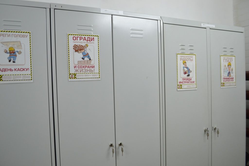 Раздевалку оснастили новыми шкафчиками 