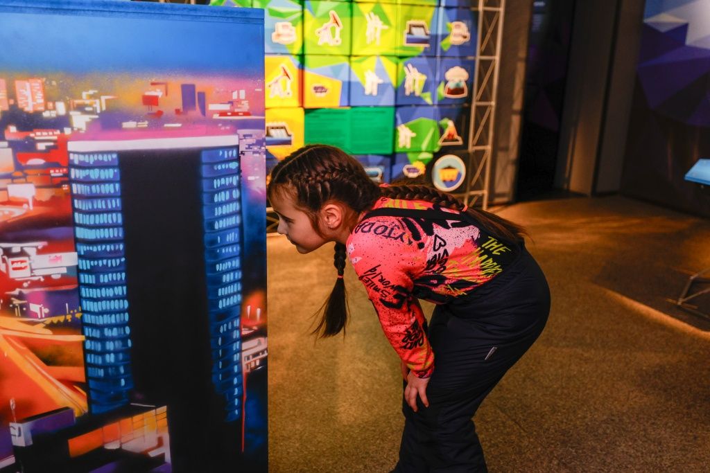 Шестилетней Маше, самой юной участнице, больше всего понравилось создавать молнии и &laquo;зажигать&raquo; свет в окнах многоэтажного дома