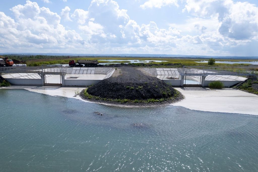 Отгрузка собранной на золоотвале золы-уноса 