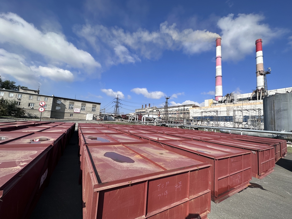 Осадительньные электроды приехали на Кемеровскую ГРЭС в таких металлических контейнерах