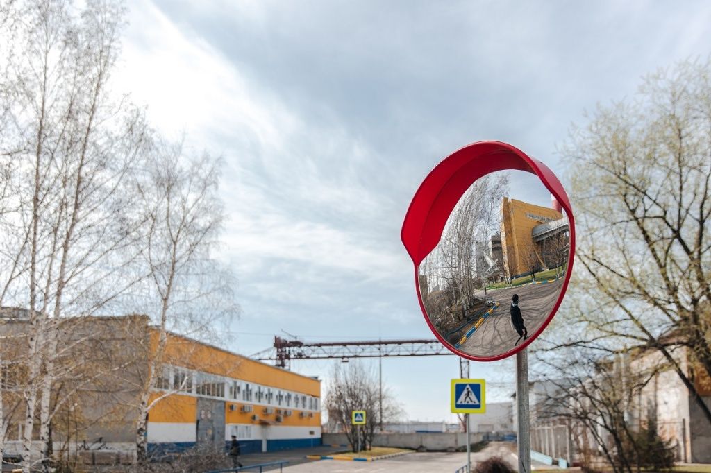 Нарушитель планирует запустить беспилотник на территории станции