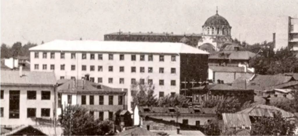 Дом энергетиков на Колыванской, 3. Фото с сайта Новосибирск в фотозагадках. Краеведческий форум