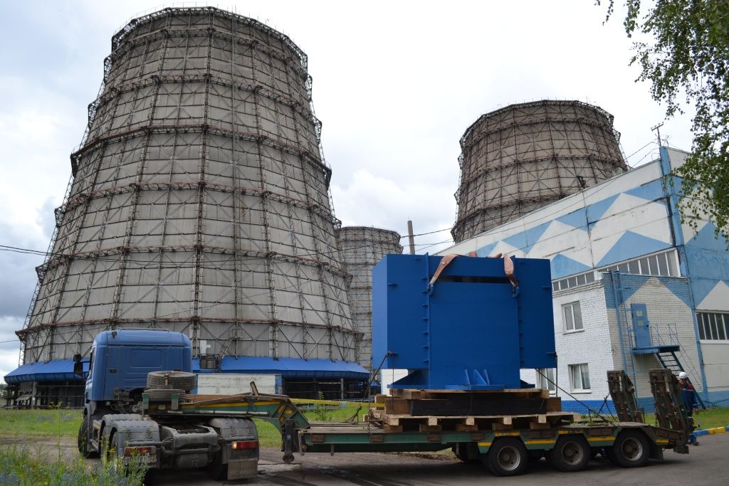 Четыре насосных агрегата уже поступили на склад предприятия