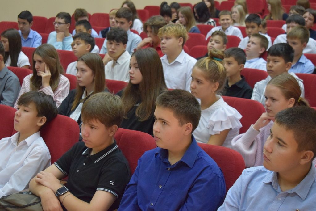 По мнению педагогов школы, встречи помогают понять, что хорошие оценки &mdash; это основа будущей профессии