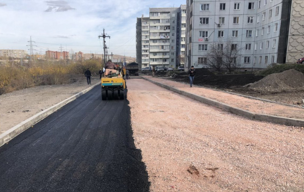 Новым трубам — новый асфальт: СГК в Красноярске продолжает восстанавливать внешний вид улиц после ремонта теплосетей