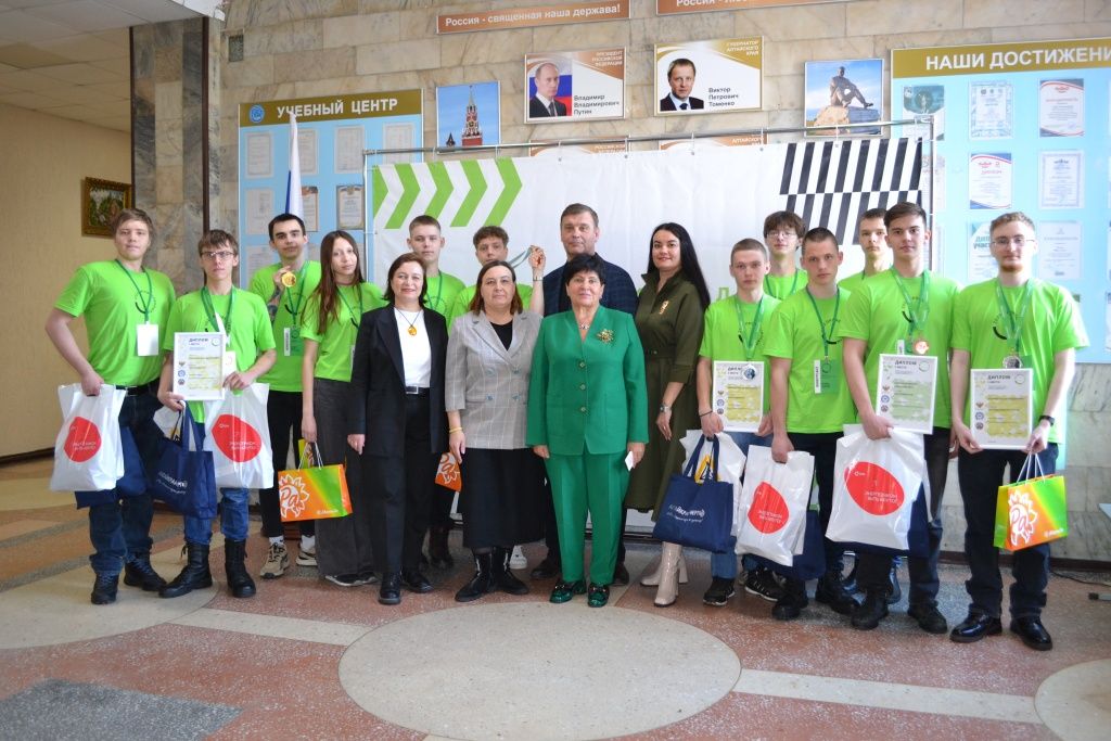 В Алтайском государственном колледже наградили призёров регионального этапа чемпионата по профессиональному мастерству &laquo;Профессионалы-2025&raquo;