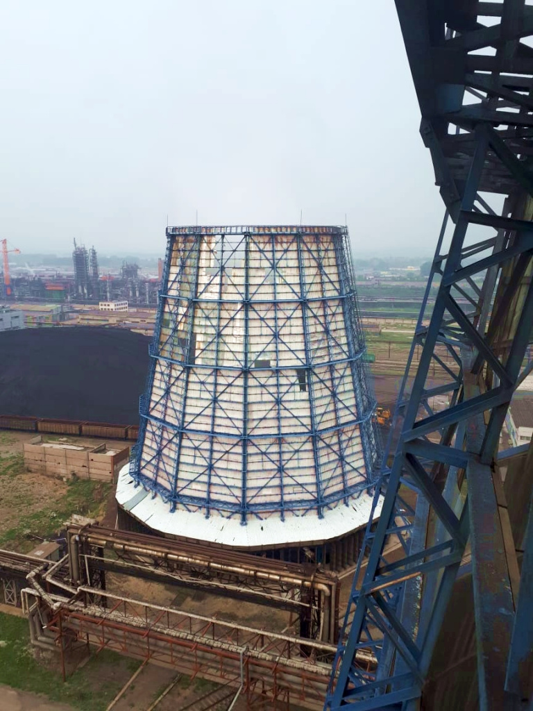 Алюминиевый гигант: на Ново-Кемеровской ТЭЦ обновили обшивку градирни 