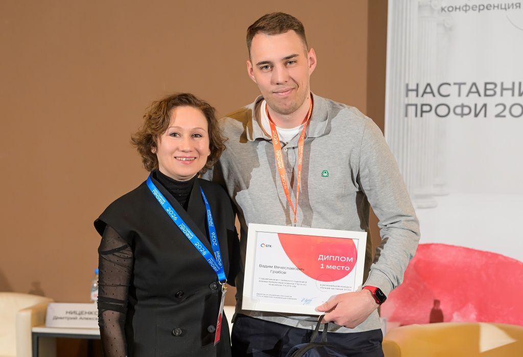 Старший машинист турбинного отделения Красноярской ТЭЦ-2 Вадим Грабов и директор по персоналу &laquo;Енисейская ТГК (ТГК-13)&raquo; Татьяна Пономарева