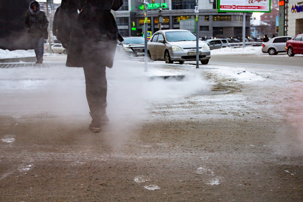 Теплосетевое подразделение СГК эксплуатирует в Новосибирске более 3 тысяч километров теплосетей, на которых расположены 11 тысяч тепловых камер. На каждой установлено от двух до четырех люков