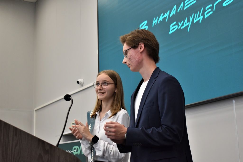 Выпускники 2025 года &mdash; Полина Ясько и Савелий Айнулин