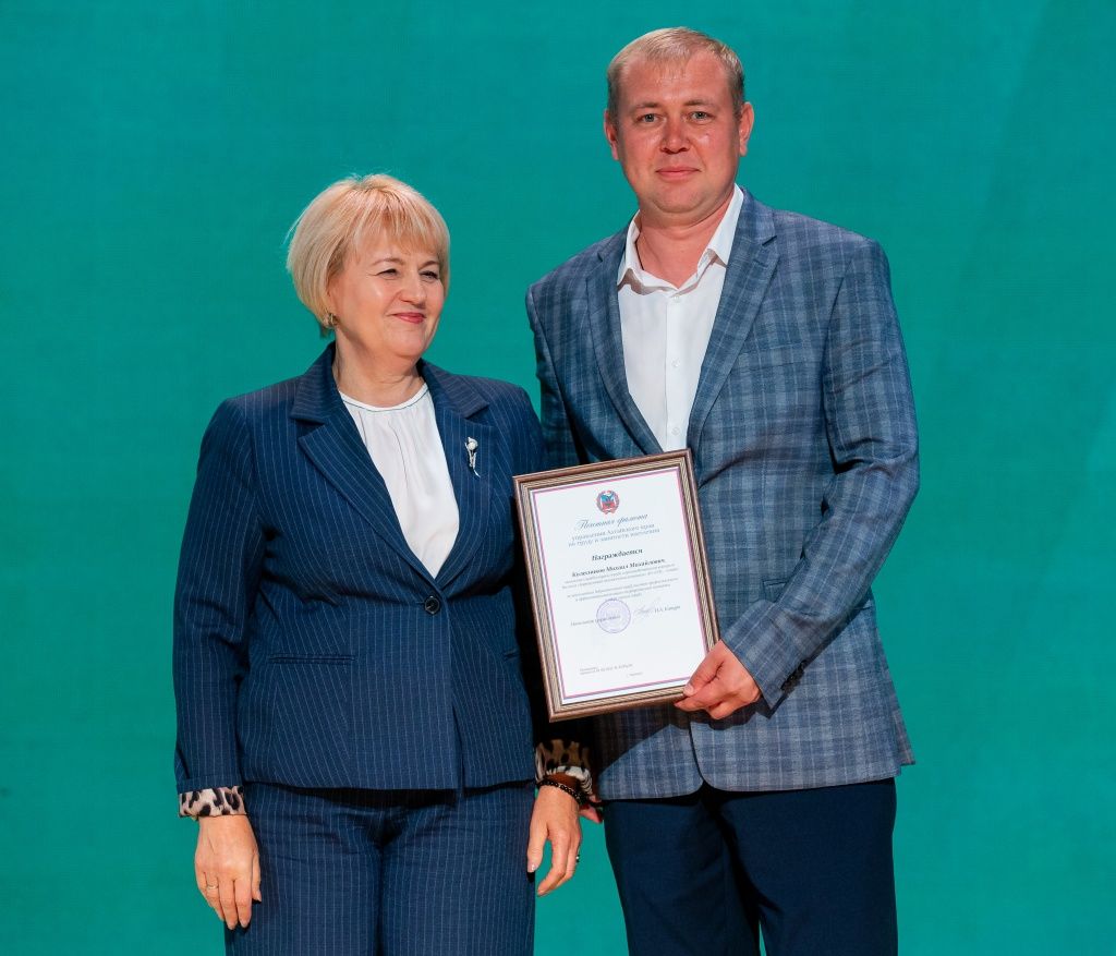 Почётной грамотой управления Алтайского края по труду и занятости населения отмечен начальник службы охраны труда и производственного контроля барнаульского теплосетевого подразделения СГК Михаил Колесников