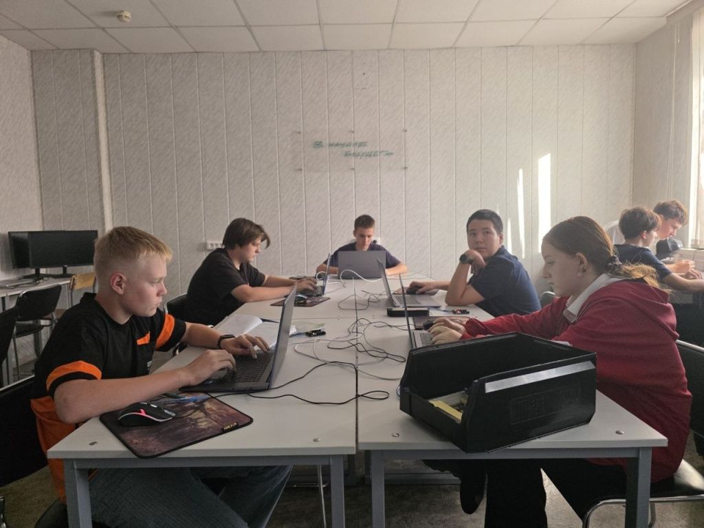 Помимо классических дисциплин, учебный план включает специализированные прикладные курсы
