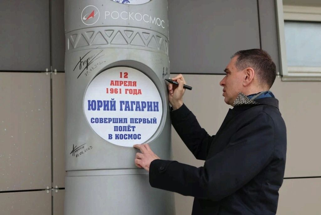 &laquo;Вы делаете уникальные вещи: готовите новую смену инженеров и ученых. Успехов вам во всем!&raquo; &mdash; такую надпись оставил Сергей Волков на память работникам новосибирского Планетария