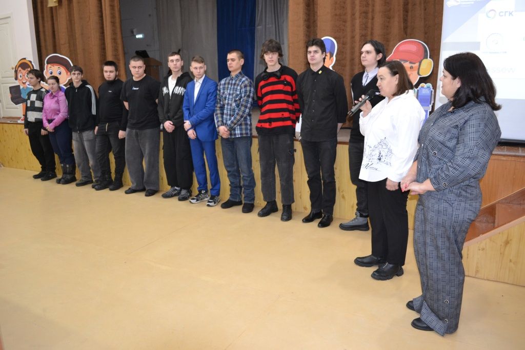 В преддверии Дня студента Алтайский политехнический техникум посетили начальник отдела по подбору, оценке и развитию персонала &laquo;СГК-Алтай&raquo; Олеся Талайко и руководитель группы по работе с персоналом Барнаульской ТЭЦ-2 Татьяна Бабенко