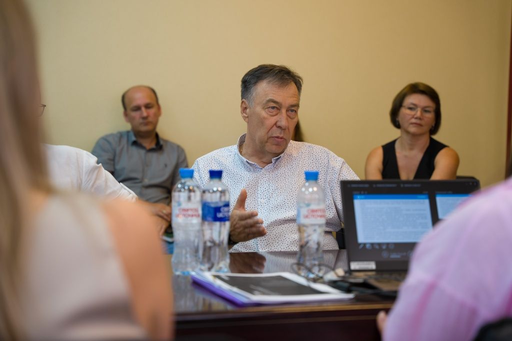 На фото директор Новосибирского филиала СибИАЦ Владимир Князев 