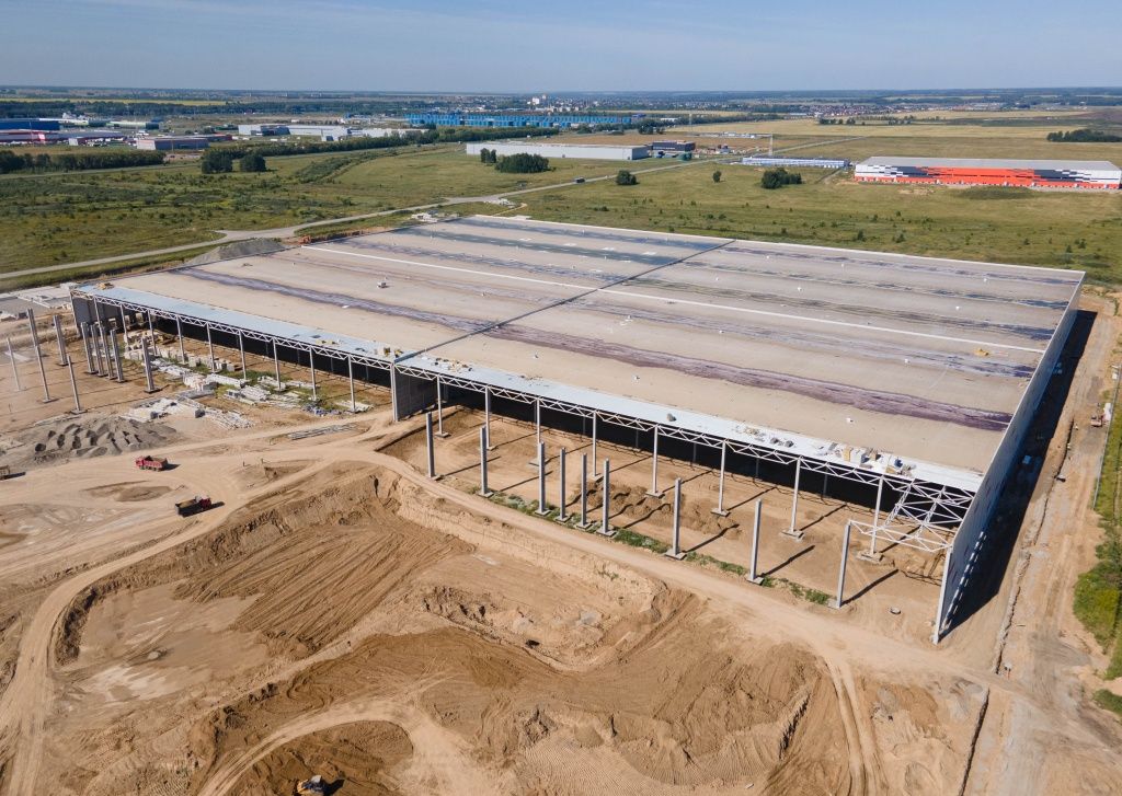 Первая и вторая очереди строящегося складского комплекса маркетплейса