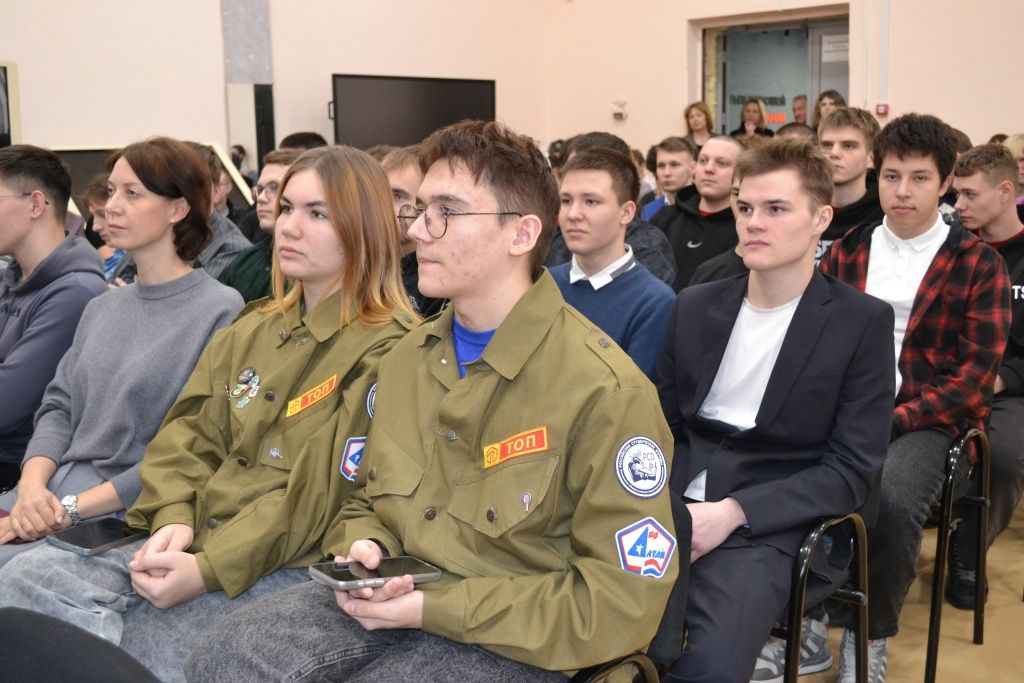 Некоторые студенты Алтайского политехнического техникума успешно совмещают учёбу и работу в СГК