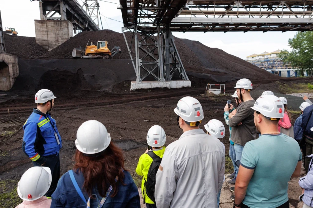 Угольный склад — одна из самых зрелищных точек экскурсии