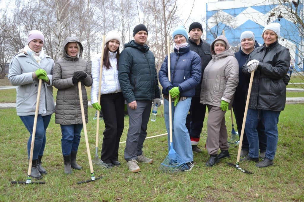 Сметный отдел вышел на субботник в полном составе 
