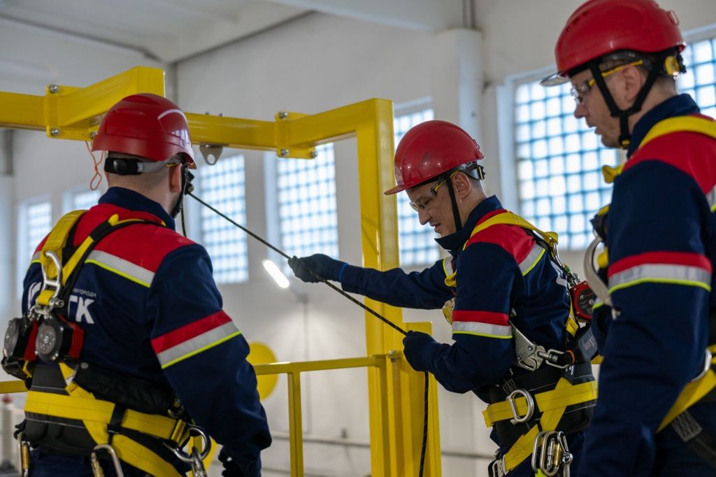 Первые на старте самого зрелищного практического этапа — команда из Новосибирска Первые на старте самого зрелищного практического этапа — команда из Новосибирска