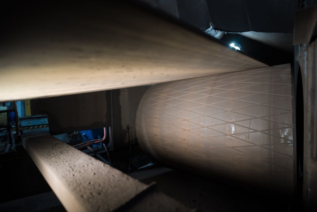 Часть работ по модернизации уже выполнена. На фото — новые барабаны — часть конвейера Часть работ по модернизации уже выполнена. На фото — новые барабаны — часть конвейера