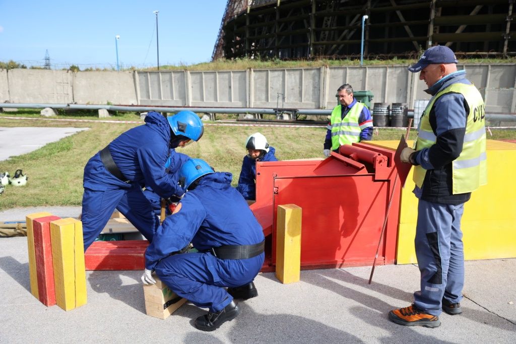 Эта конструкция имитирует завал