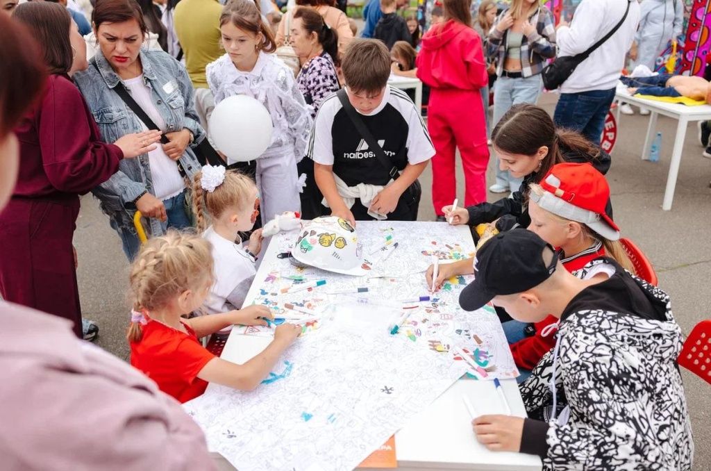 А выучить правила безопасного поведения вблизи ремонтов на теплосетях можно с помощью раскраски и фломастера