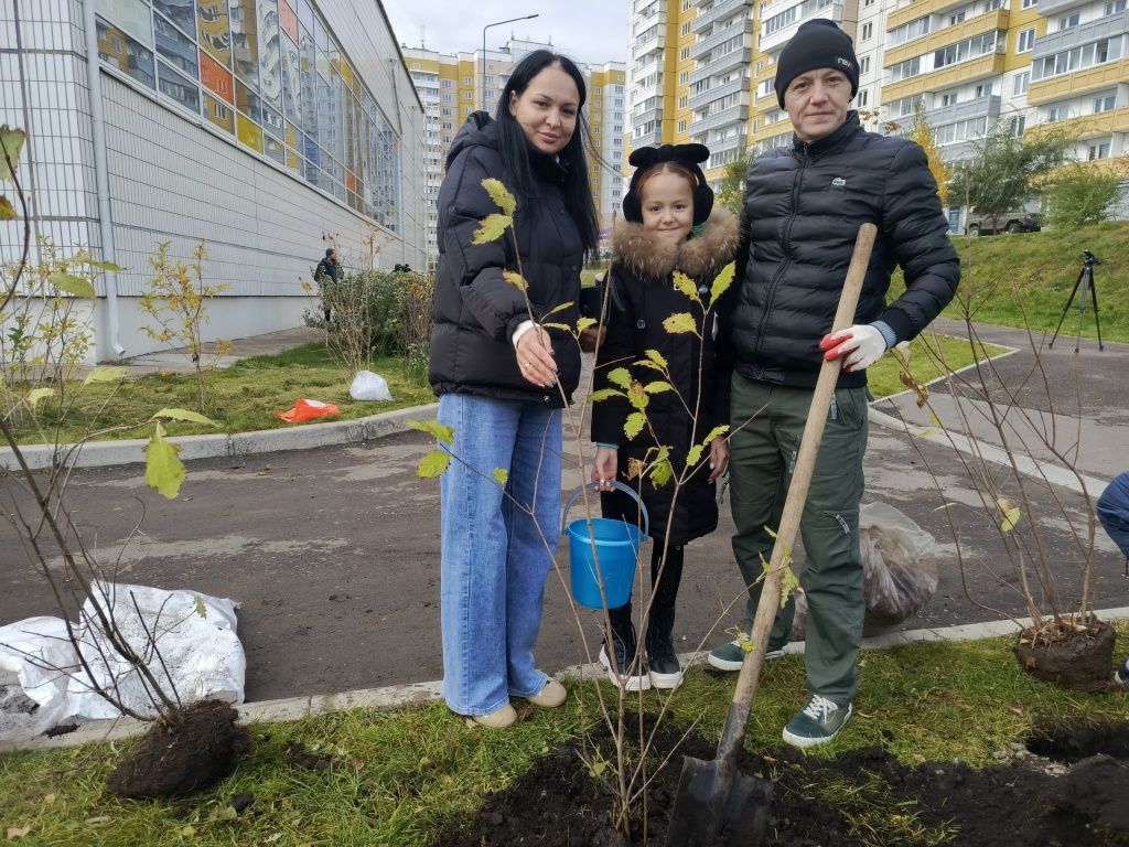 Елизавета Бутяева участвует в экомарафоне с папой и мамой