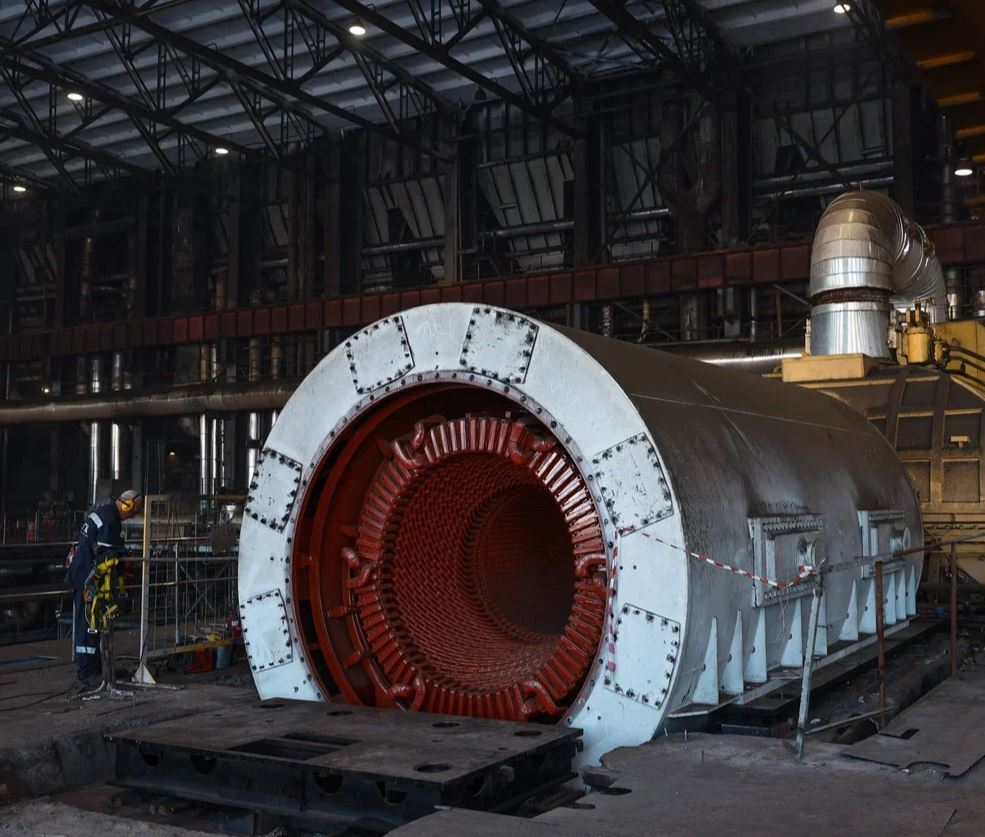 В турбинном цехе Назаровской ГРЭС установлен новый генератор