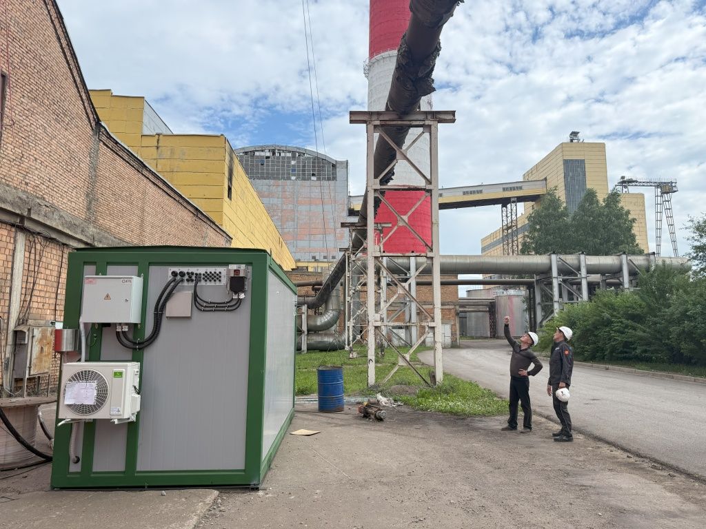 Осмотр дымовой трубы № 2 и блок-бокса с газоаналитическим оборудованием САКВ. Осмотр дымовой трубы № 2 и блок-бокса с газоаналитическим оборудованием САКВ.
