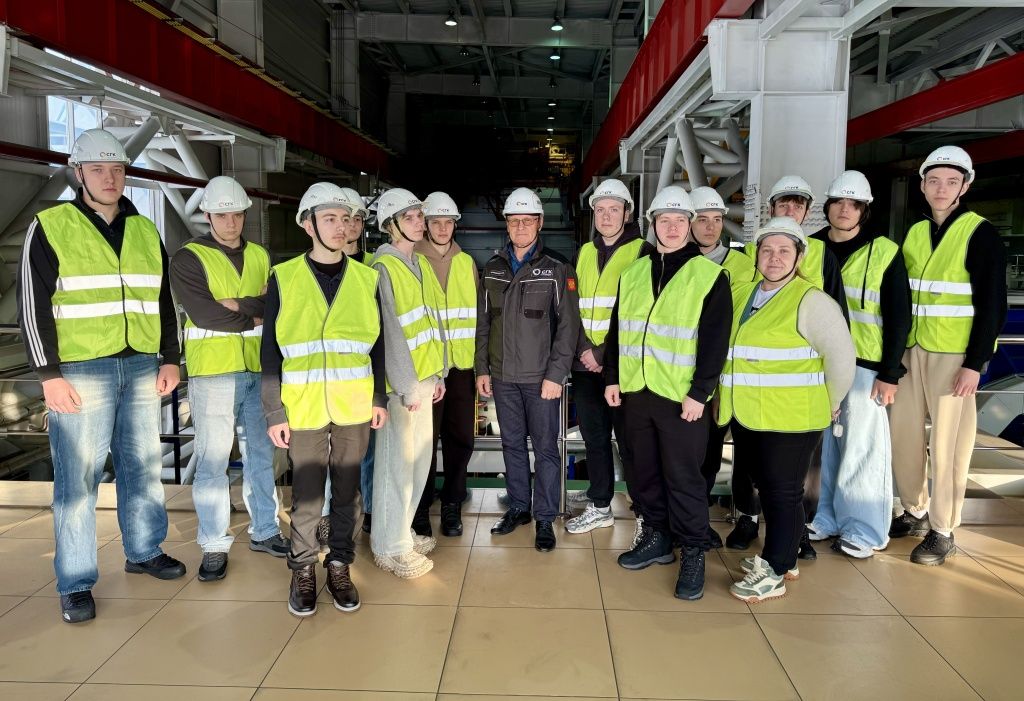 Гости смогли увидеть машинный зал в цехе оборудования ГТУ