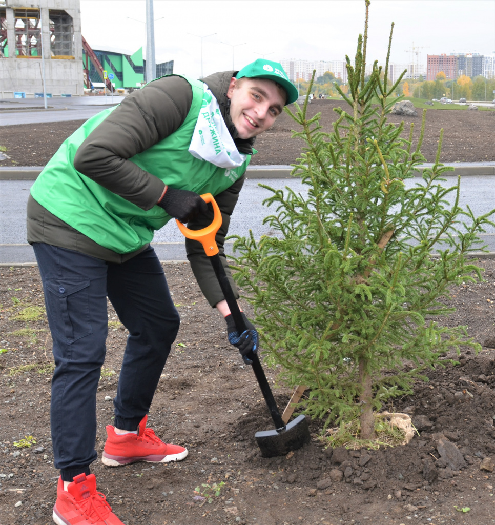 Одним из первых «нерабочих» мероприятий, в которых принял участие Никита, стала посадка деревьев в Кемерово