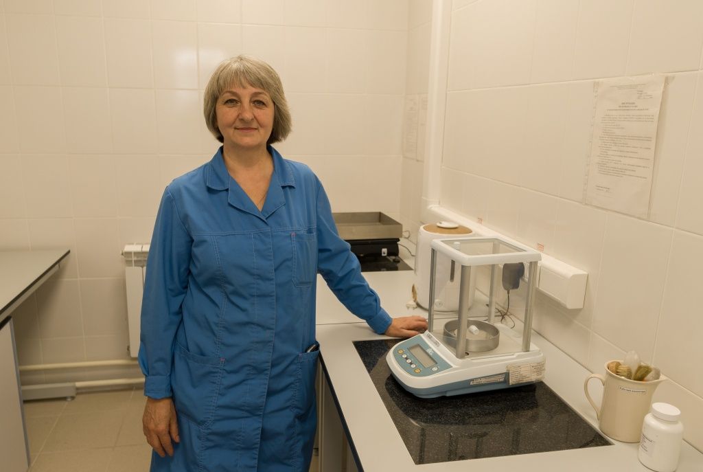 Используя различные методы, специалисты управления химико-технологического контроля оценивают химические, физико-механические свойства золы-уноса, применяемой в качестве добавки при производстве цемента, бетона и других строительных смесей. Например, сроки схватывания бетона с добавлением вторсырья