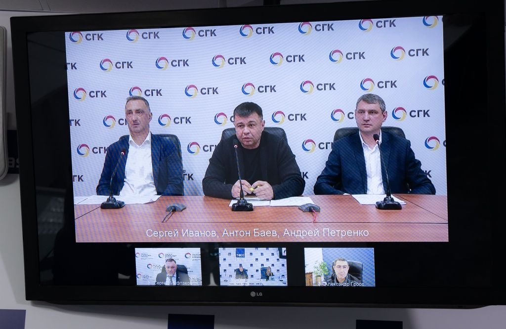 На фото — слева направо: Сергей Иванов, Антон Баев, Андрей Петренко — по видеосвязи из Красноярска На фото — слева направо: Сергей Иванов, Антон Баев, Андрей Петренко — по видеосвязи из Красноярска