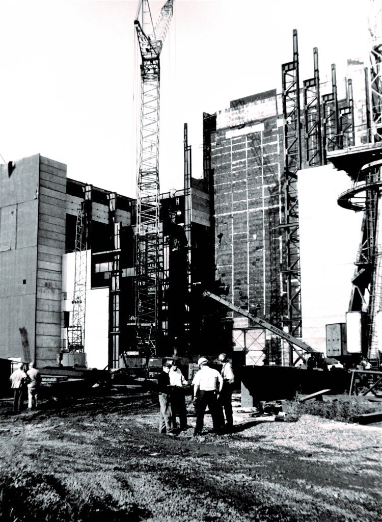 Расширение главного здания, монтаж конструкций котельного и дымососного отделений