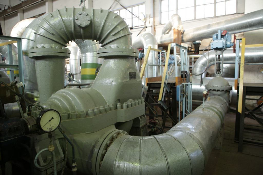 Бойлерные установки ТЭЦ обеспечивают доставку теплоносителя потребителям Кировского и Рудничного районов 