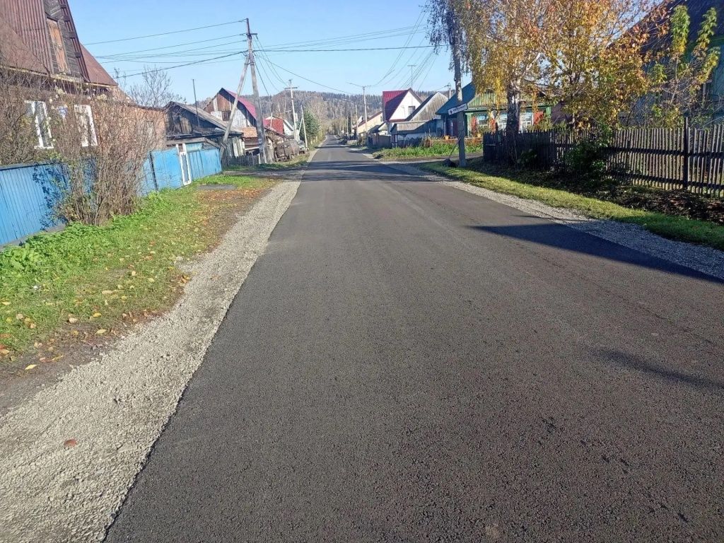 Улица Мира в поселке Притомском Мысков Улица Мира в поселке Притомском Мысков
