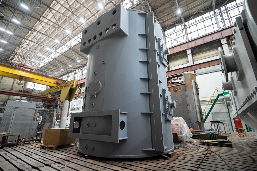 Корпус статора — неподвижной и самой массивной части генератора — уже готов Корпус статора — неподвижной и самой массивной части генератора — уже готов