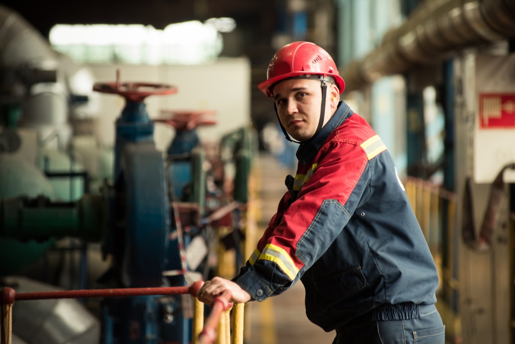 На торцевой стене машинного зала Кемеровской ГРЭС сохранилось панно с вдохновителем плана ГОЭЛРО Лениным, который пропагандировал, что нужно &laquo;учиться, учиться и еще раз учиться&raquo;. Этому правилу и следуют все энергетики. Павел &mdash; не исключение