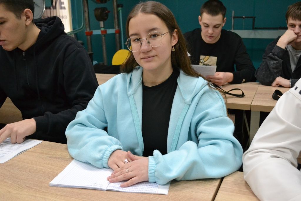 Единственная девушка в группе Ольга Еленина стала её старостой