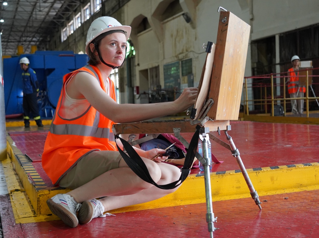 Преподаватель Наталья Боброва на пленэрах тоже всегда пишет 