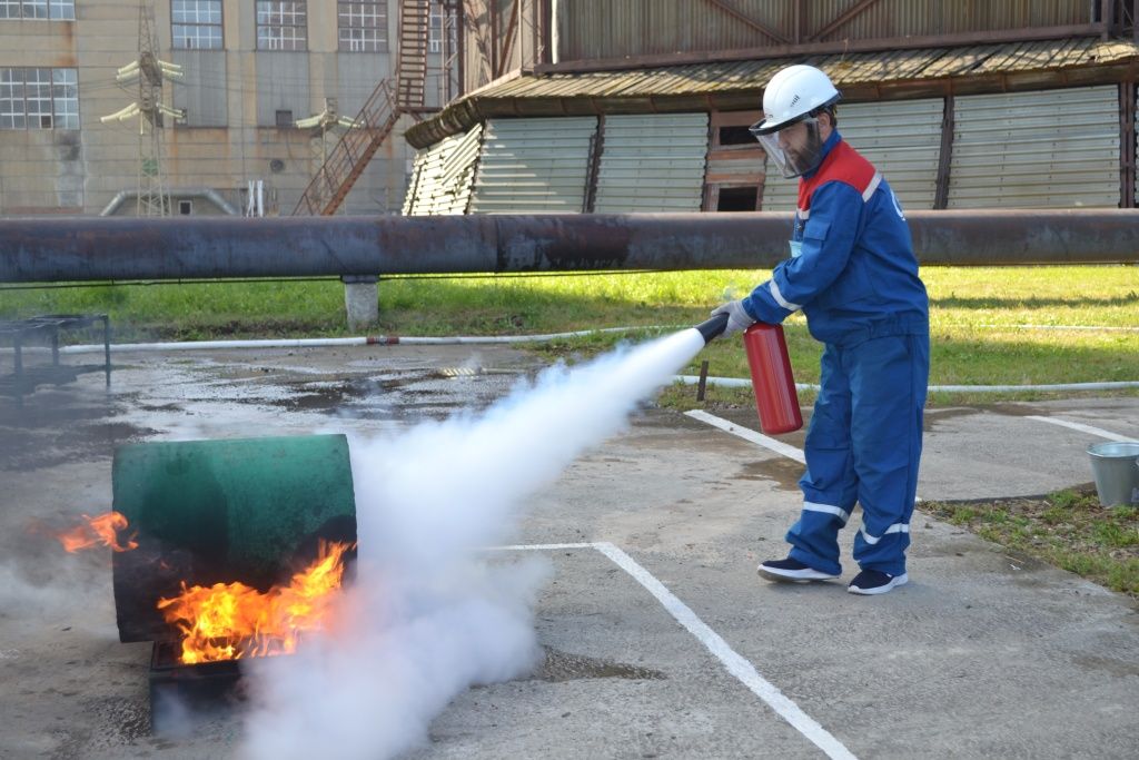 Условное возгорание электродвигателя участники устраняли с использованием углекислотного огнетушителя