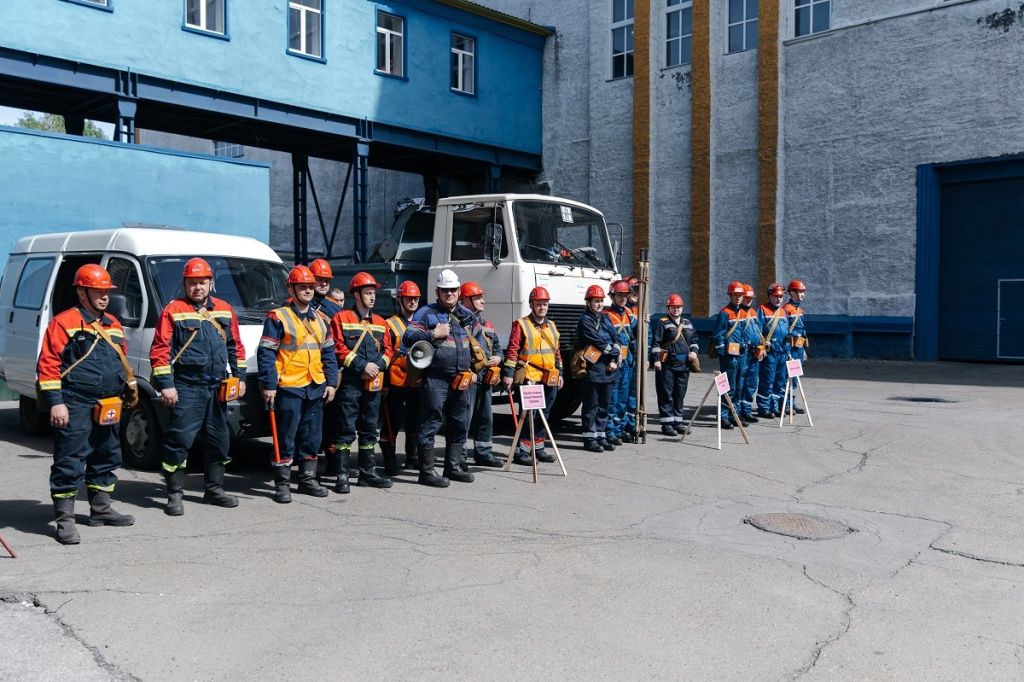 В масштабной тренировке приняли участие члены комиссии по чрезвычайным ситуациям и обеспечению пожарной безопасности (КЧС и ОПБ) Барнаульской ТЭЦ-2, персонал станции и личный состав нештатных формирований по обеспечению мероприятий гражданской обороны, а также сотрудники подразделений МЧС и аварийно-спасательного формирования &laquo;Сибирь ПАСФ&raquo;, отдела полиции