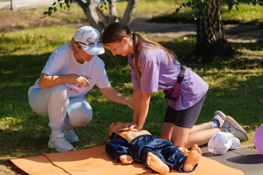 В Школе безопасности обучали реанимации на манекене Гоше и тушению пожара 