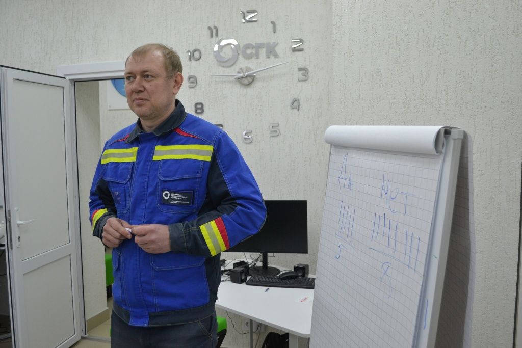 Начальник службы охраны труда и производственного контроля Барнаульской теплосетевой компании Михаил Колесников