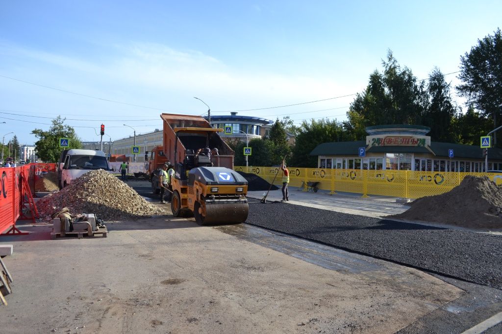 Всего в текущем году восстановлено 48,3 тыс. квадратных метров асфальта и тротуарной плитки