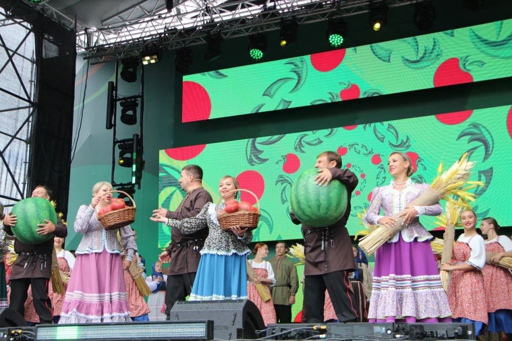 &laquo;Брендовый&raquo; праздник &laquo;День минусинского помидора&raquo; &mdash; одно из мероприятий, которые СГК и Фонд Мельниченко поддерживают в городах юга Енисейской Сибири для сохранения культурного наследия региона