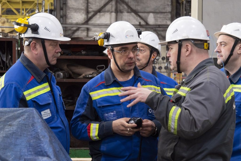 Андрей Бабенков с коллективом Новосибирской ТЭЦ-3 Андрей Бабенков с коллективом Новосибирской ТЭЦ-3