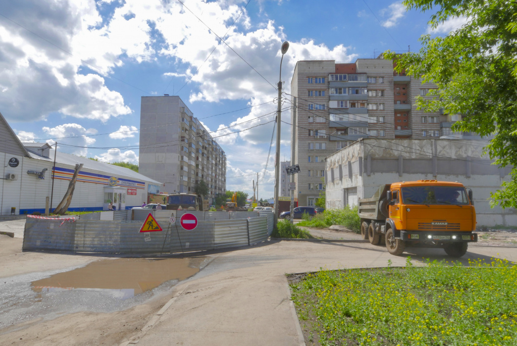 Хроники ремонтов. В Новосибирске меняют трубопровод на Беловежской улице