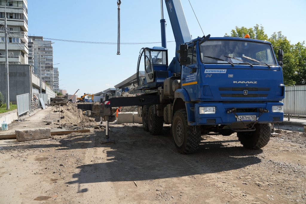 Грунт на улице Дубровинского оказался сыпучим, это обстоятельство удлинило сроки работ